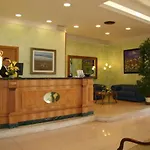 卡拉布雷西酒店 4*