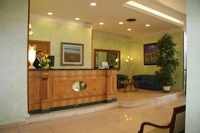 卡拉布雷西酒店 4*