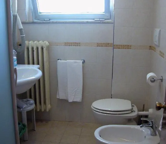 卡拉布雷西酒店 4*