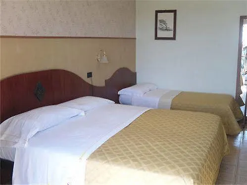 卡拉布雷西酒店 酒店